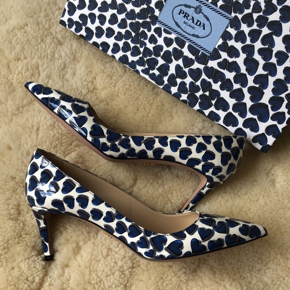 Prada blue heart print leather heels - Picture 2 of 9